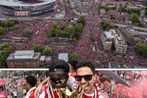 空前盛况!超150万人参加枪手英超夺冠游行,伦敦街头成红色海洋配图
